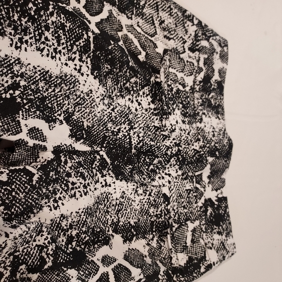 PETER NYGARD snakeskin print Ankle Pants Size 6 Black & Wh… - Picture 10 of 13